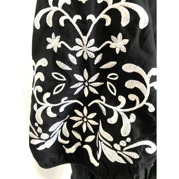BloomChic NWT Black Embroidered Maxi Dress Plus 22-24 White Floral Sleeve Boho - Picture 2 of 4